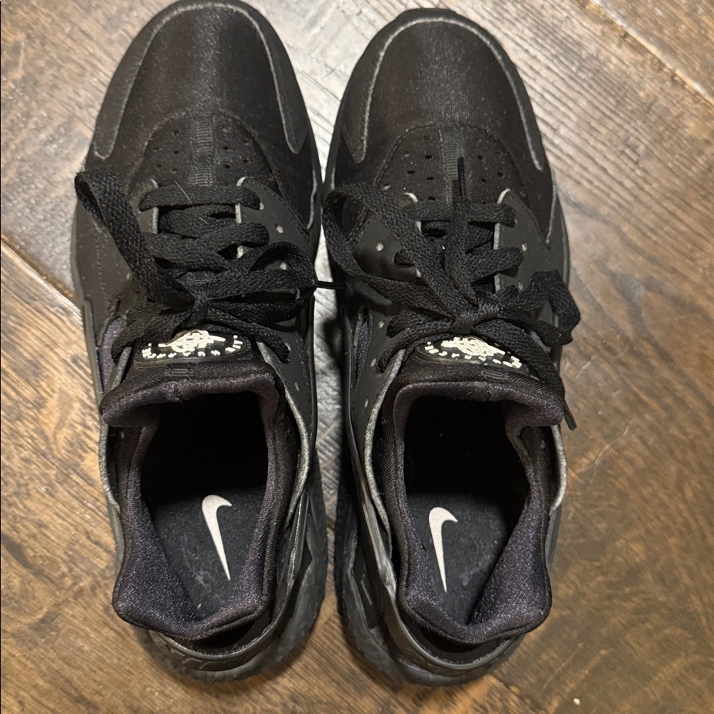 Nike Air Huarache Sneakers - Picture 15 of 17